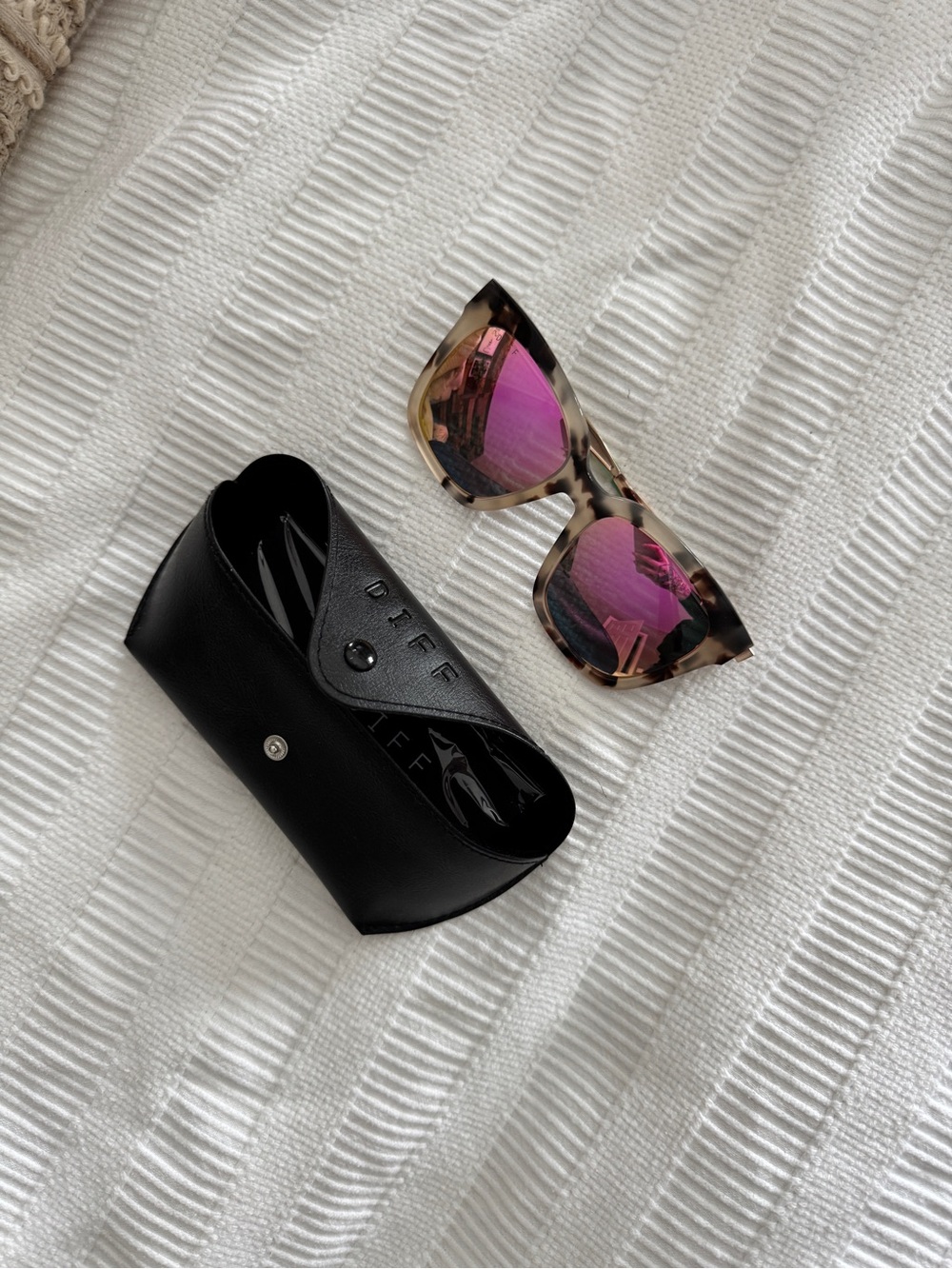 Diff Eyewear Tortoise Frame Sunglasses with Pink Lenses